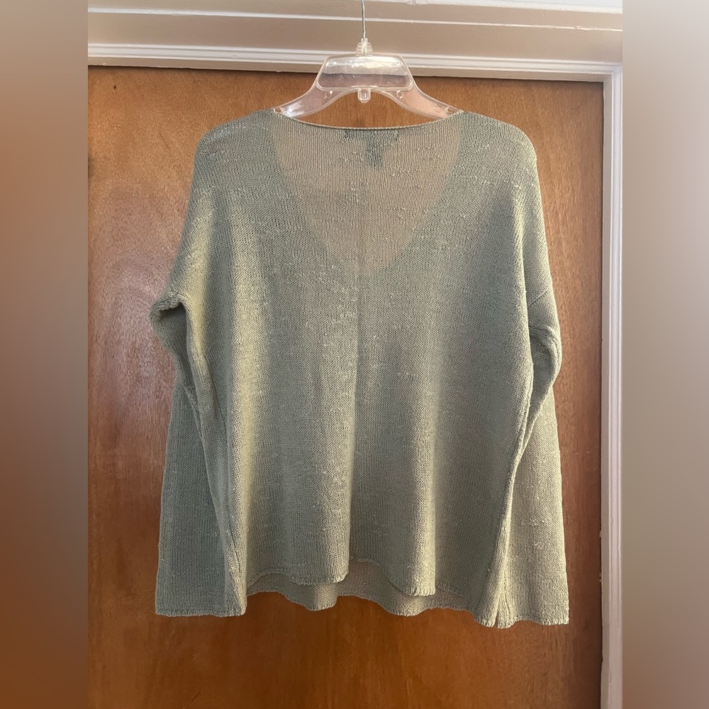 Forever 21 Women’s Green V-neck Long Sleeve Sweater - Picture 2 of 7